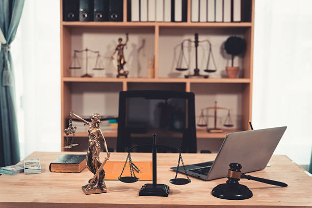 لماذا يعد محامي قضايا شركات بالرياض شريكًا استراتيجيًا للشركات؟